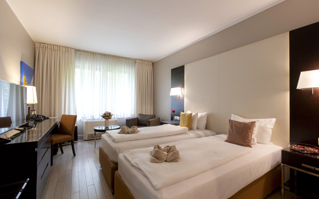 Lions Garden Hotel
