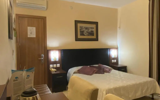 Grand Harbour Hotel