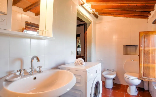 A Beautiful, Traditional Tuscan Hamlet in the Hills