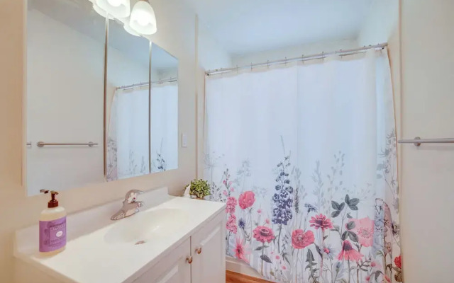 Anchorage Retreat, Walk to Dining & Entertainment