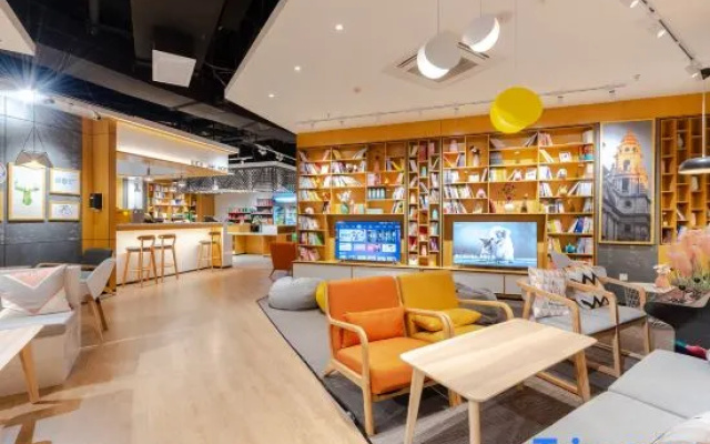 Jinnang Youth E-sports Hotel (Haikou Guomao Road)