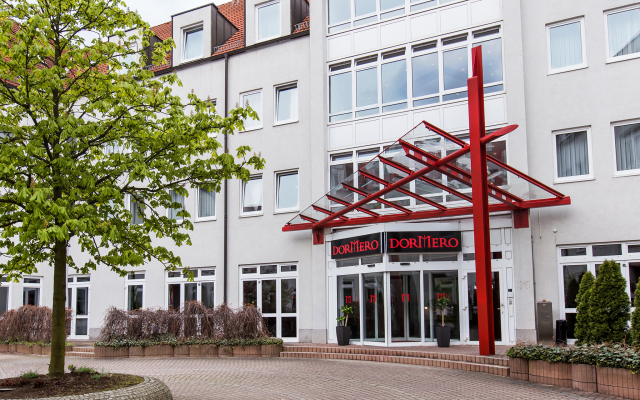 DORMERO Hotel Dresden Airport вид на фасад