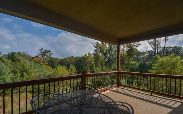 Whispering Pines 5 Bedroom Townhome