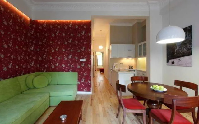 Lush Houses Galata