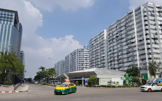 Popular Condo by Jintana