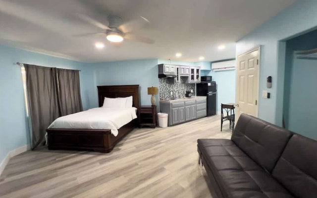 Channelfront - Remodeled - Pool - Boatslips