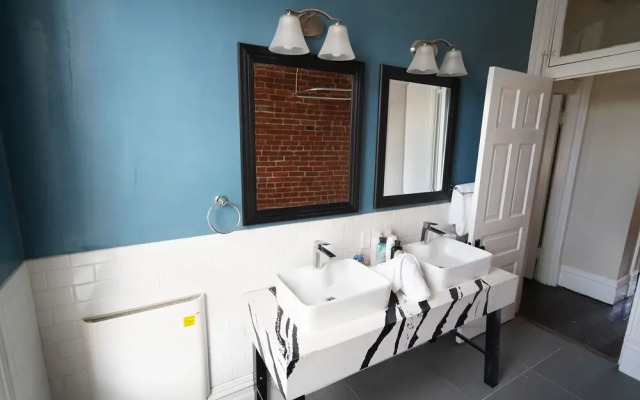 1210 Roland Way- Apartment