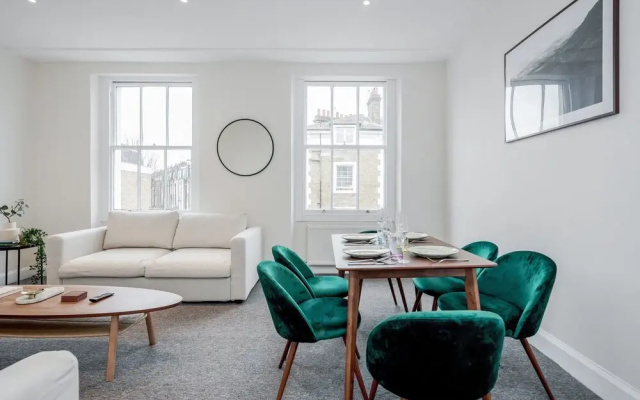 Stunning 2 Bedroom Duplex Apt in Center of Camden