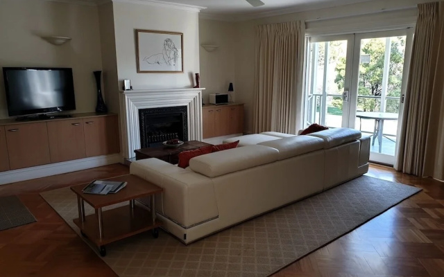 Lakeside Suites