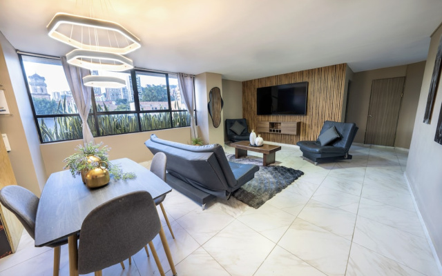 3BR  w Arcade 1 Block from Lleras Park