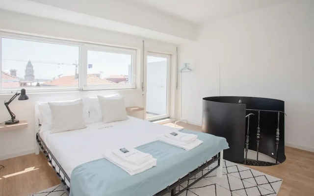 Liiiving - Downtown Balcony Apartment