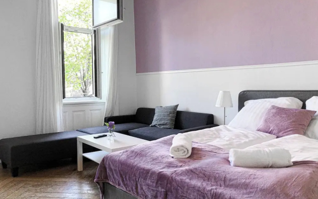 Fabulous 3BR Apt Near AKH For Groups