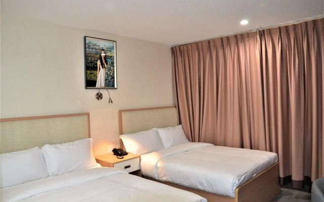 Lic Plaza Hotel