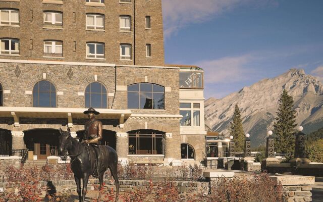 Отель Fairmont Banff Springs вид на фасад