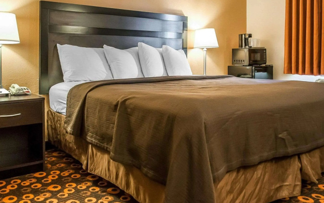 Econo Lodge Inn & Suites Santa Fe South