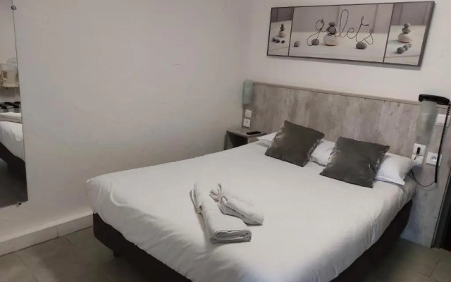 Brit Hotel Bosquet