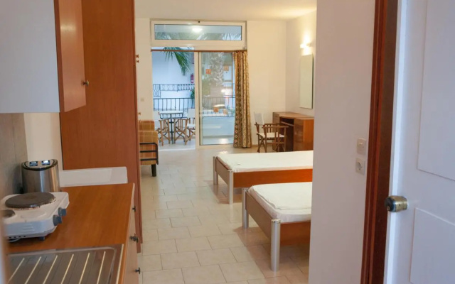 Coliseum Studios & Apartments