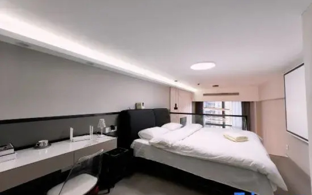 Wuhan Xilai Light Luxury Homestay (Xujiapeng Metro Station Branch)