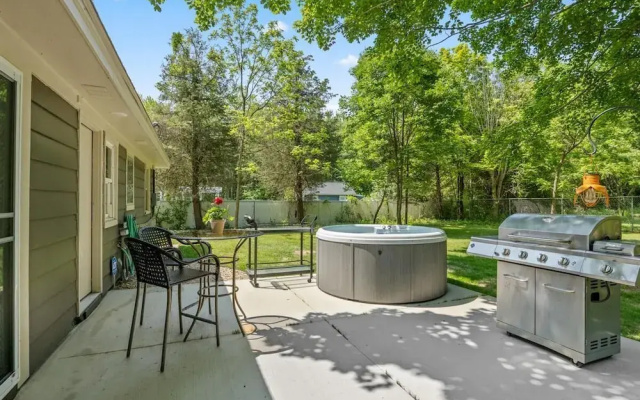 The Pines-pets,across From Ivy Center EC, Town!