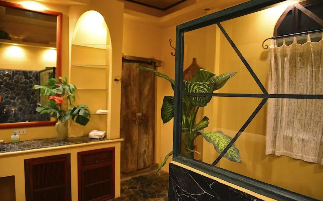 Away Chiang Kham Villa