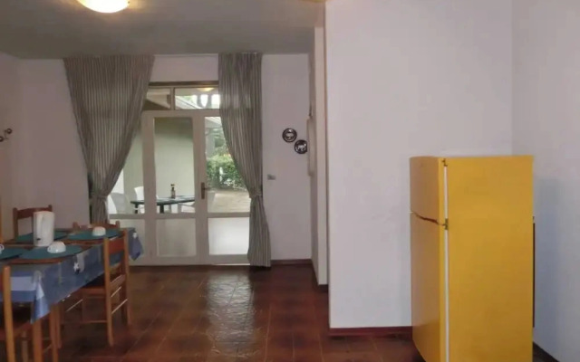 Cozy Flat With Pool Access