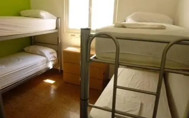 Che Salguero Youth Hostel