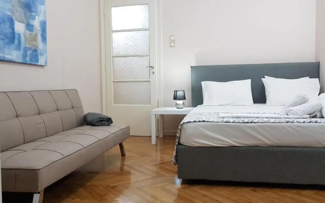 Olive Apartment- Athens Center, 4 BD, 1.5 BATH