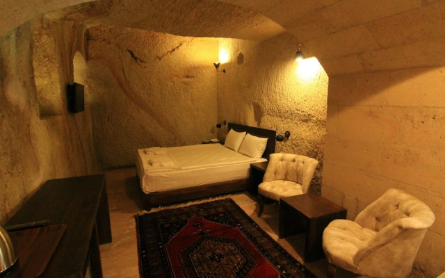 Tafana Cave & Stone Lodge