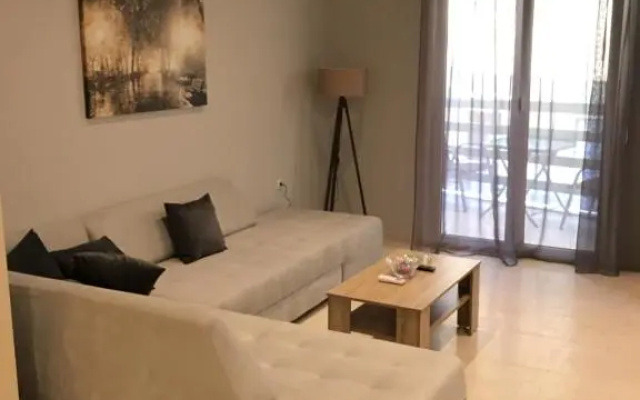 Acropolis brand new 1min from metro!