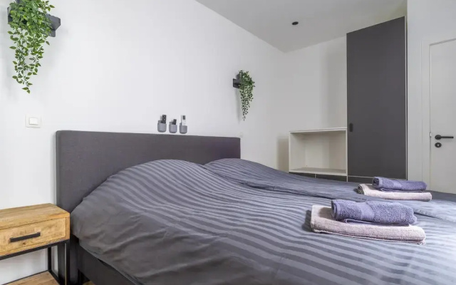 Modern Antwerp Getaway App - Heart d Anvers
