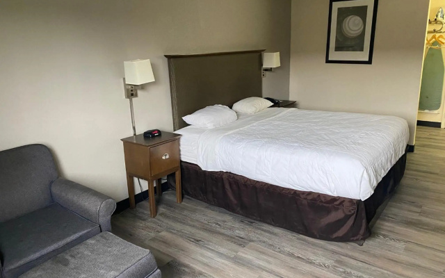 Quality Inn Rochester Airport