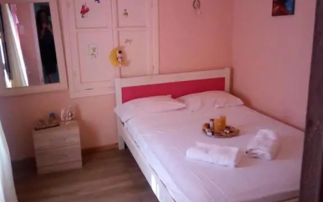 Villa Angela, Traditional house in the village