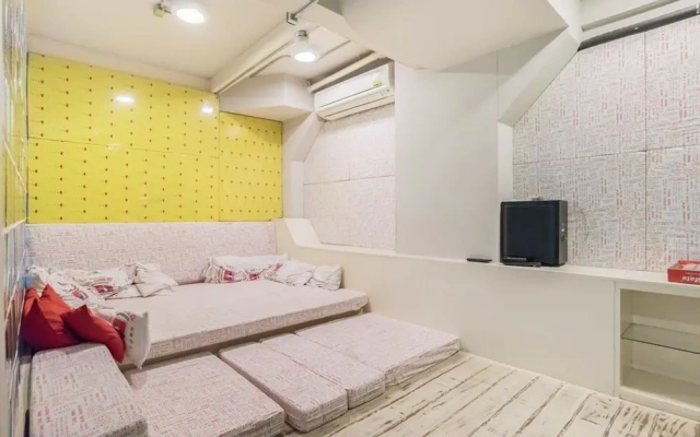Saladaeng Gallery Hostel By Favstay
