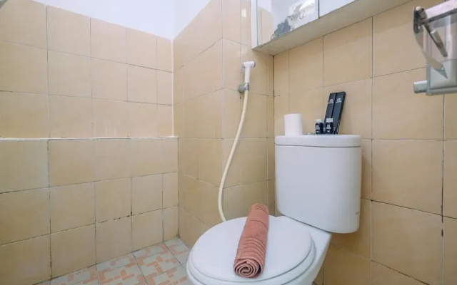 Lovely Studio Green Pramuka Apartment Near Shopping Center