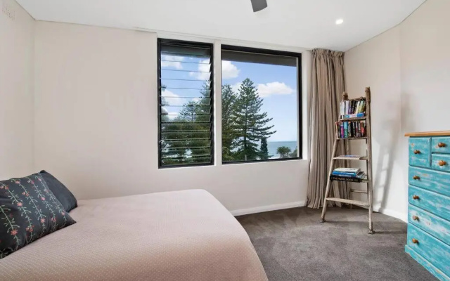 BRON455B - Bronte Beach House with Ocean Views