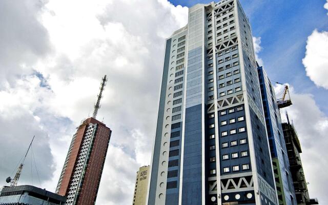 Отель Berjaya Makati Hotel Филиппины, Макати - отзывы, цены и фото номеров - забронировать отель Berjaya Makati Hotel онлайн вид на фасад