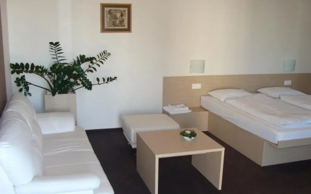 Elite Hotel And Restaurant