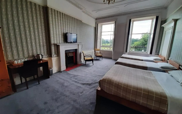 Adelphi Hotel