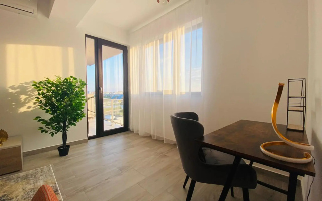 SOHO Apartment - City View with Rooftop Garden