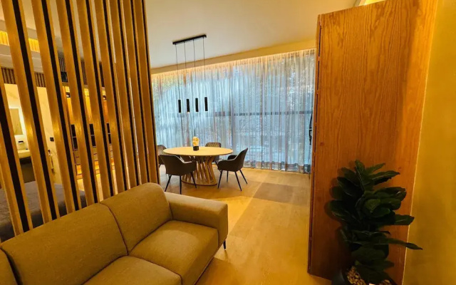 Loft 403