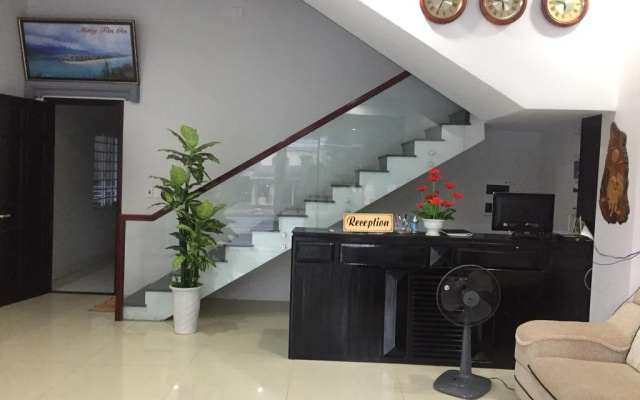 Ngoc Hang Hotel by OYO