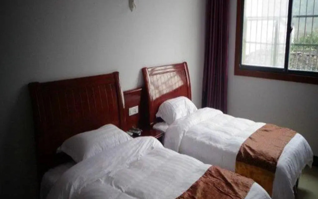 Yingtan Longhushan Sunshine Hostel