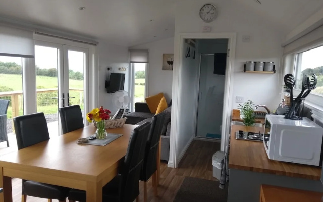 Cleeves Cabins, Ailsa Luxury Lodge With hot tub
