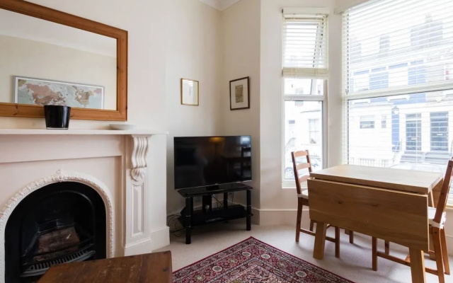 Lovely 1-bed Flat in Fulham Close to Tube!