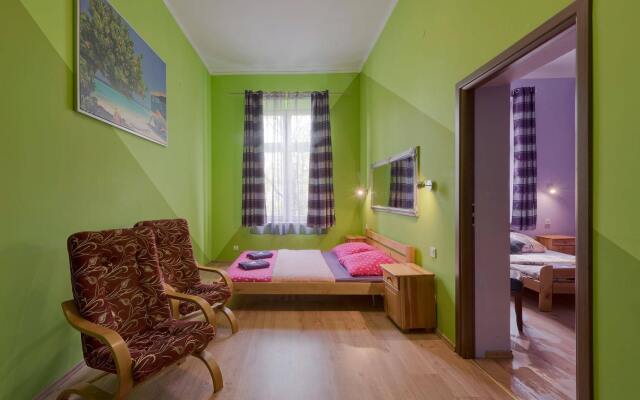 Отель Hostel 70s and Queen Apartments Польша, Краков - 2 отзыва об отеле, цены и фото номеров - забронировать отель Hostel 70s and Queen Apartments онлайн комната для гостей