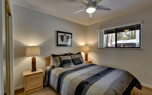 Spacious Riverfront - 3 Br Home