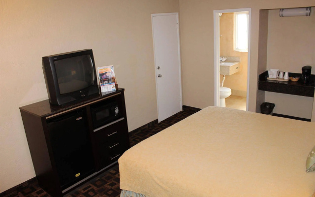 Harbor Inn & Suites