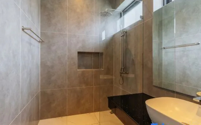 *New Spacious 3BR w/ Pool Near Nai Harn Beach V310