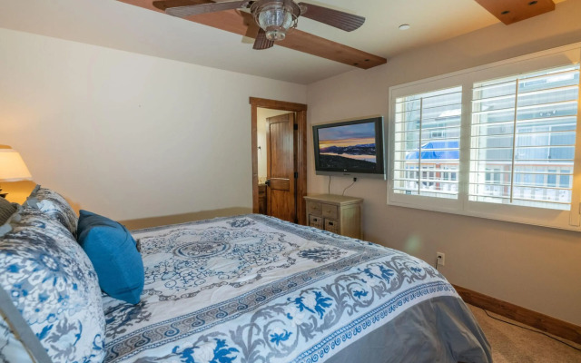 Silver Pine Lodge