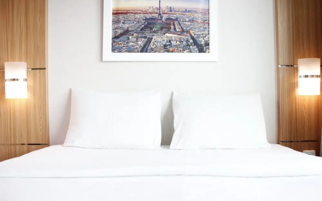 Exquisite 2BR Apartment at Tamansari La Grande near BIP